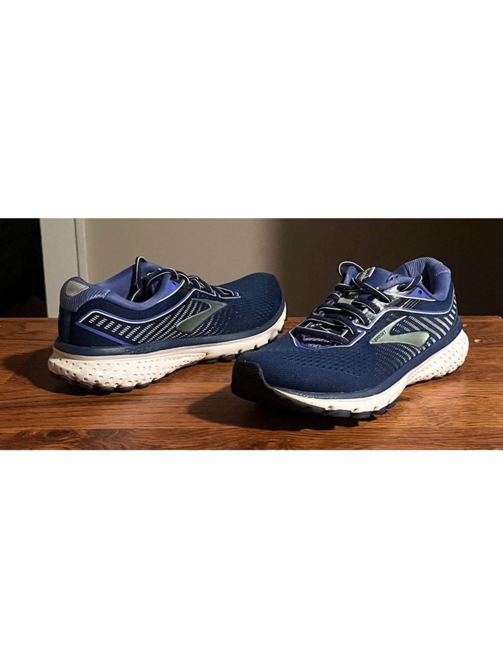 Brooks Running Shoes Womens Size 7.5 Navy Blue Medium Width